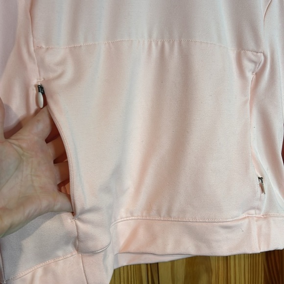 Columbia Women’s Weekend Adventure Pullover with Zippered Front Pocket. Size M - Picture 4 of 11